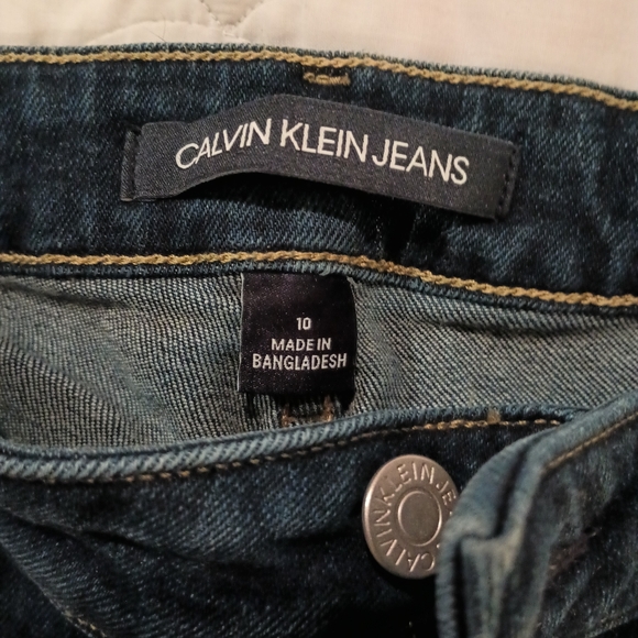 Calvin Klein Shorts 2 identical pair - Picture 3 of 7